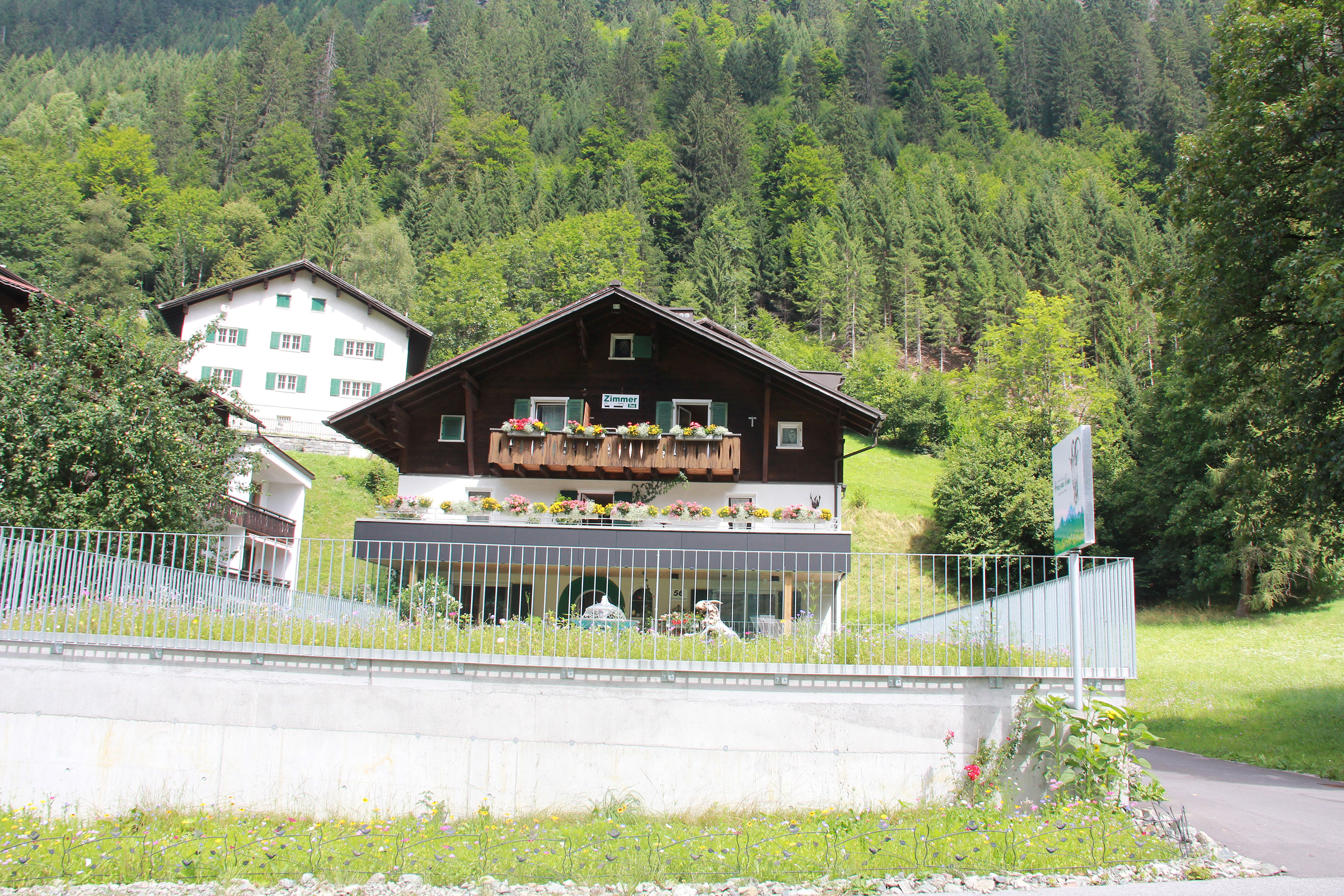 Hausansicht von der Straße